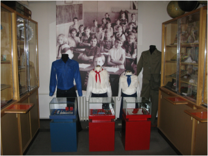 Im DDR-Unterricht war Uniformität in Meinung und Kleidern gefragt. Foto: Markus Ladstätter